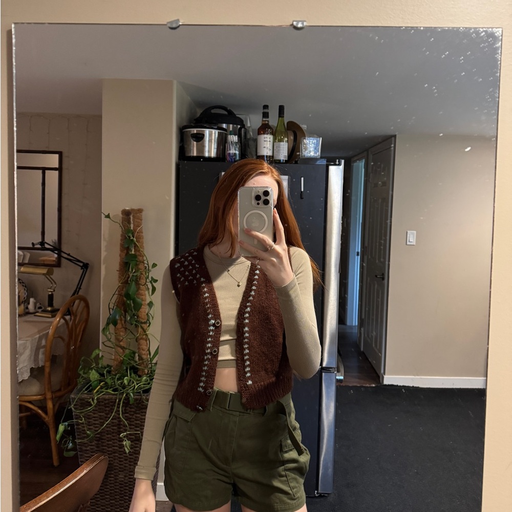 Hand knit brown vest🤎